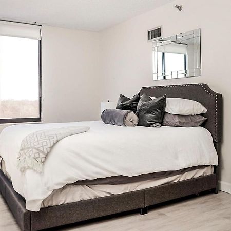 Short Term Rentals At The Park At Trowbridge Senior Community Саутфилд Экстерьер фото