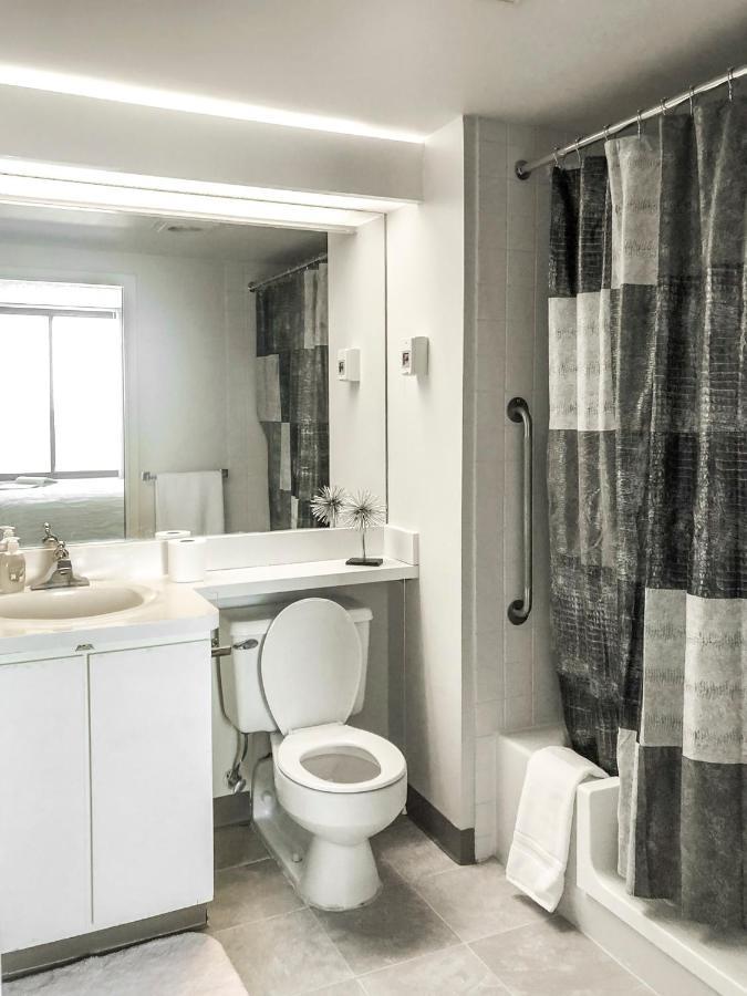 Short Term Rentals At The Park At Trowbridge Senior Community Саутфилд Экстерьер фото