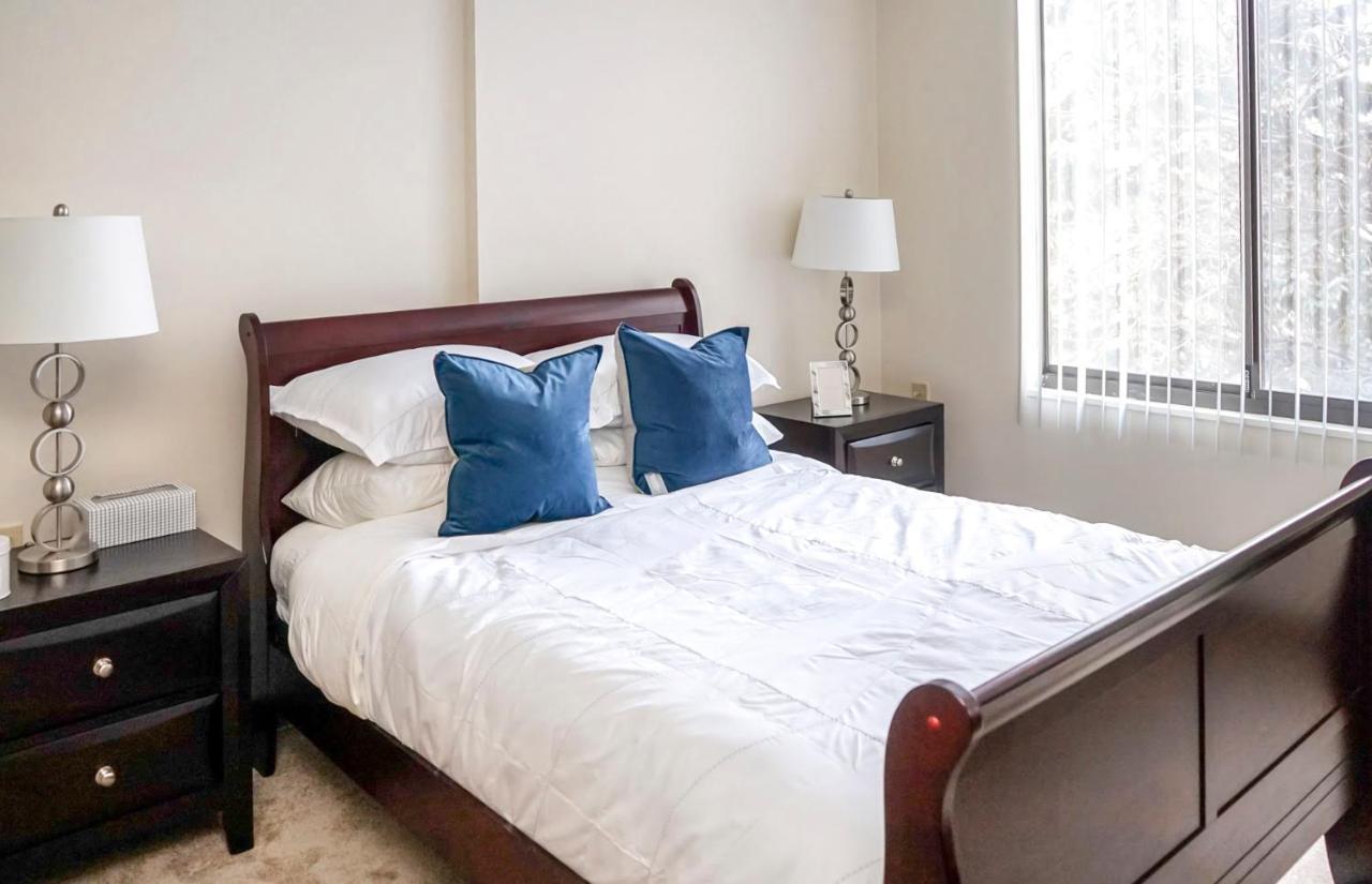 Short Term Rentals At The Park At Trowbridge Senior Community Саутфилд Экстерьер фото
