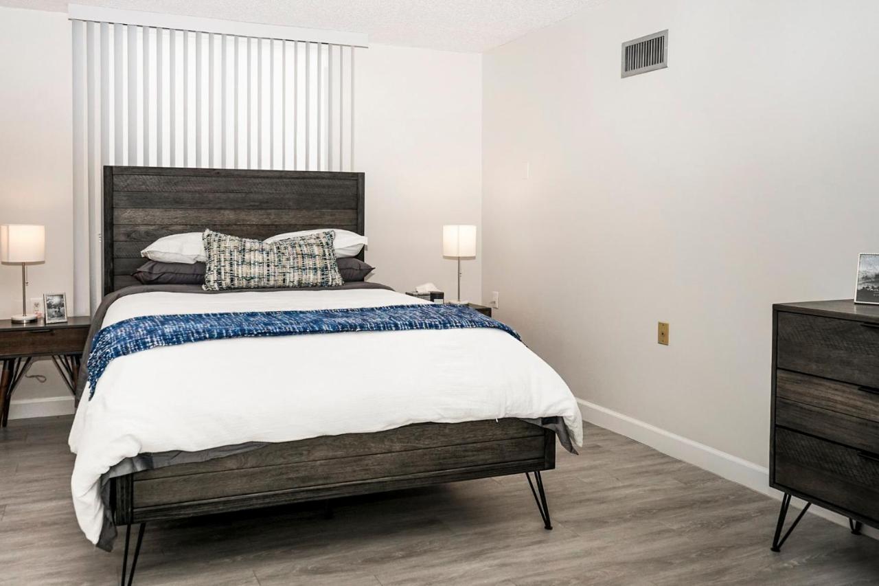 Short Term Rentals At The Park At Trowbridge Senior Community Саутфилд Экстерьер фото
