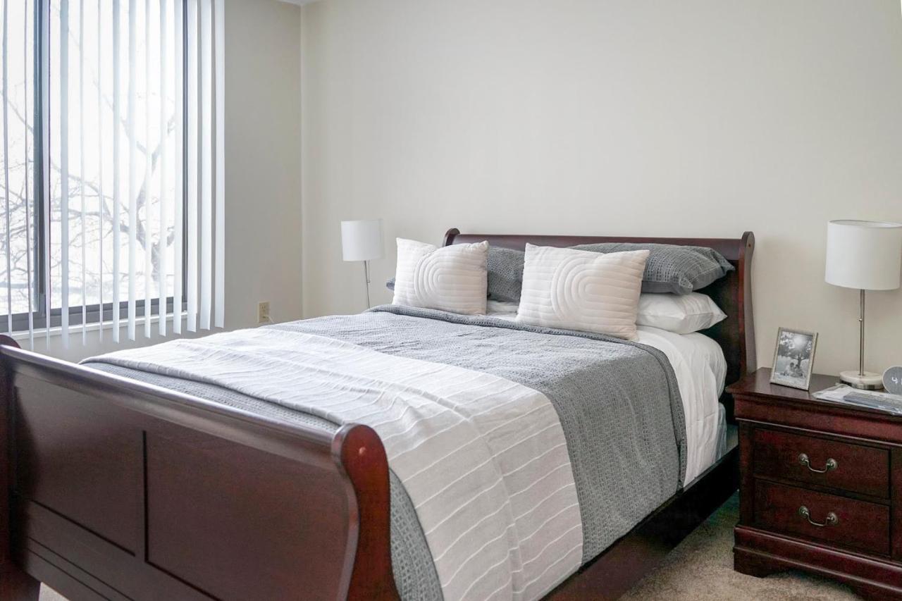 Short Term Rentals At The Park At Trowbridge Senior Community Саутфилд Экстерьер фото