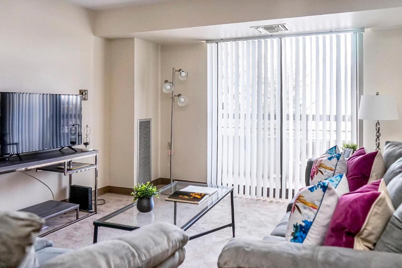 Short Term Rentals At The Park At Trowbridge Senior Community Саутфилд Экстерьер фото
